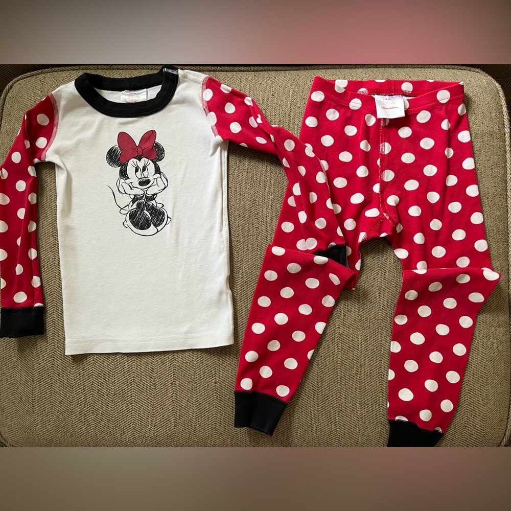 Set of 3 Hanna Andersson girls pajamas, all size 5. Great condition!